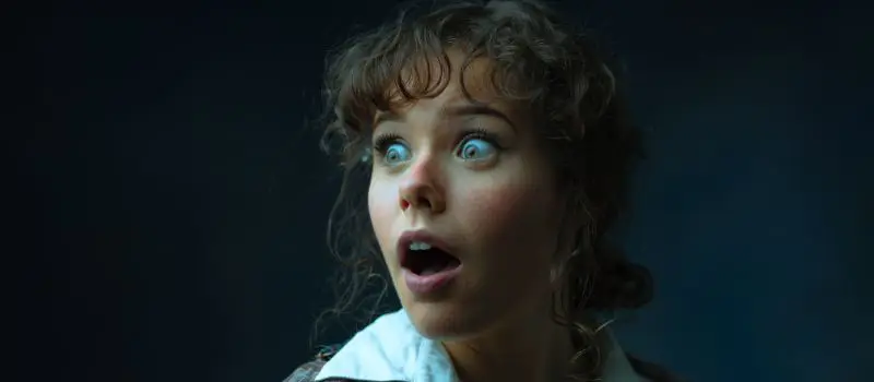 Portrait intimiste sur fond sombre mettant en avant l’émotion du sujet