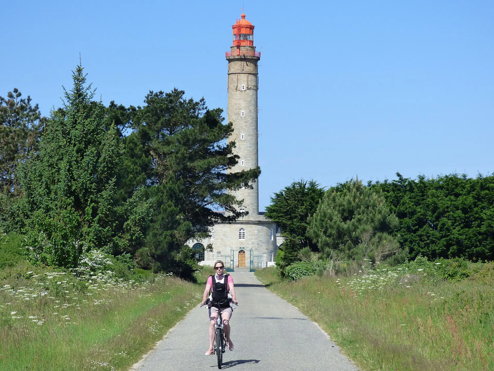 Großer Leuchtturm von Goulphar, der die Südküste von Belle-Île-en-Mer dominiert